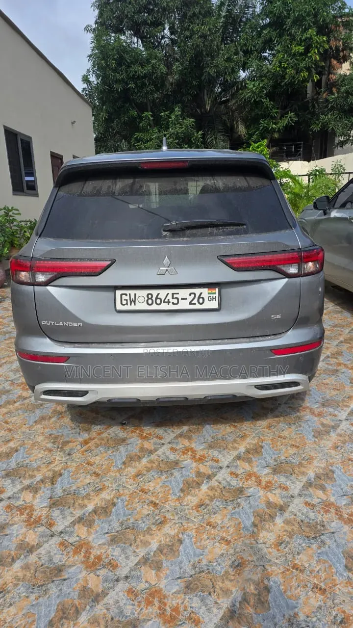 Mitsubishi Outlander SE 2022 Gray