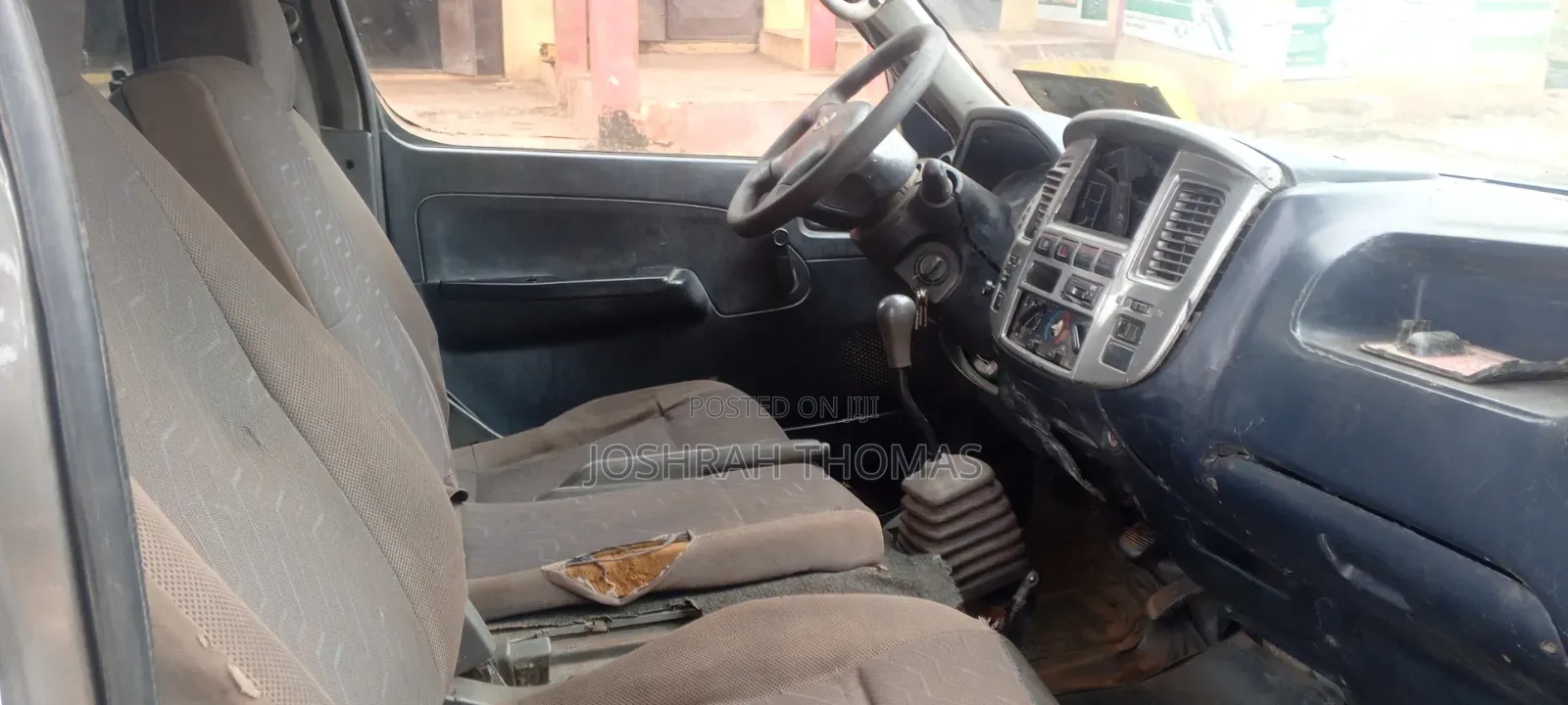 Nissan Caravan (Urvan) 1988 Silver