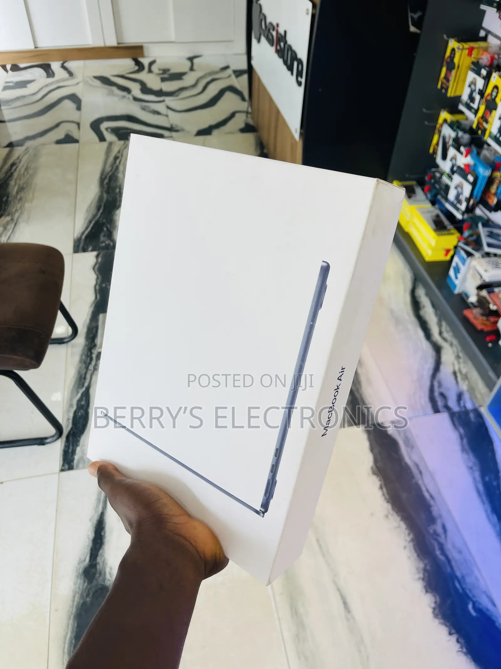 New Laptop Apple MacBook Air 2026 M5 16GB Apple M4 SSD 256GB