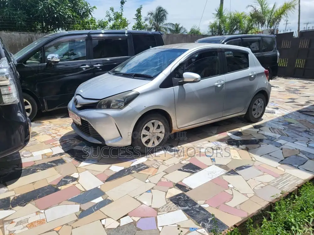 Toyota Vitz 1.3 AWD 5dr 2015 Silver