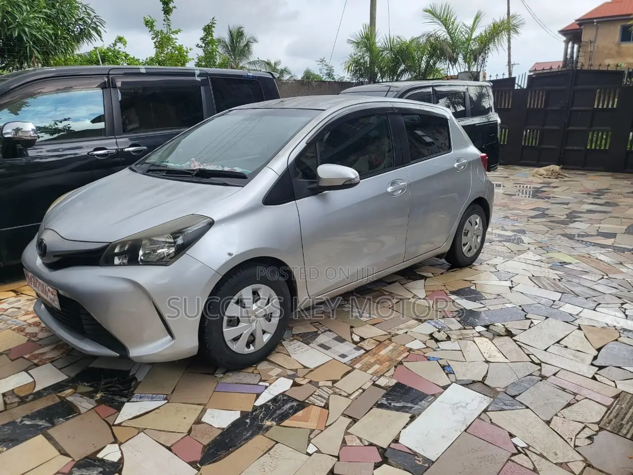 Toyota Vitz 1.3 AWD 5dr 2015 Silver