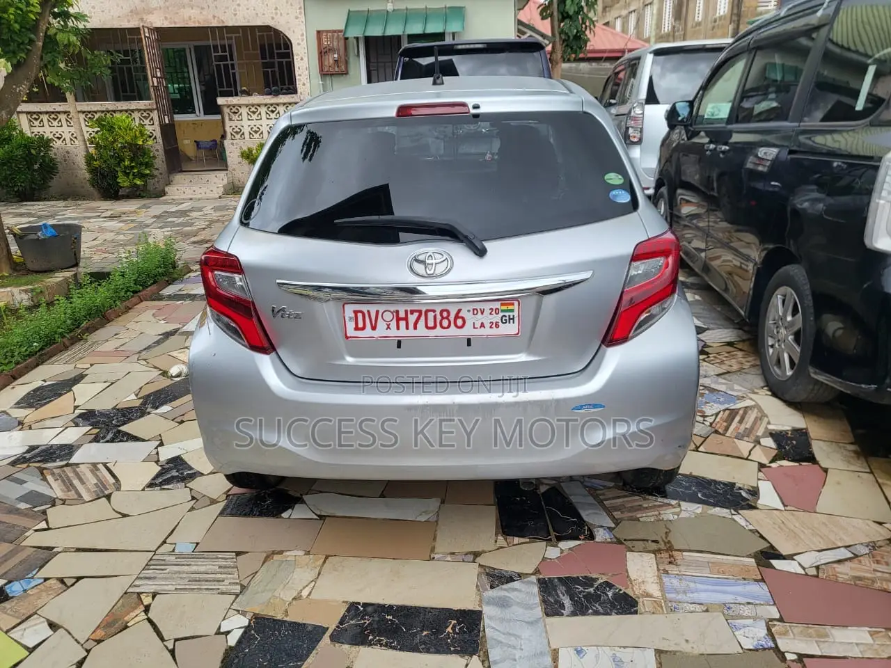 Toyota Vitz 1.3 AWD 5dr 2015 Silver