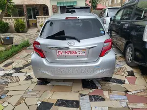 Toyota Vitz 1.3 AWD 5dr 2015 Silver