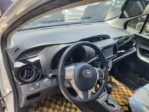 Toyota Vitz 1.3 AWD 5dr 2015 Silver