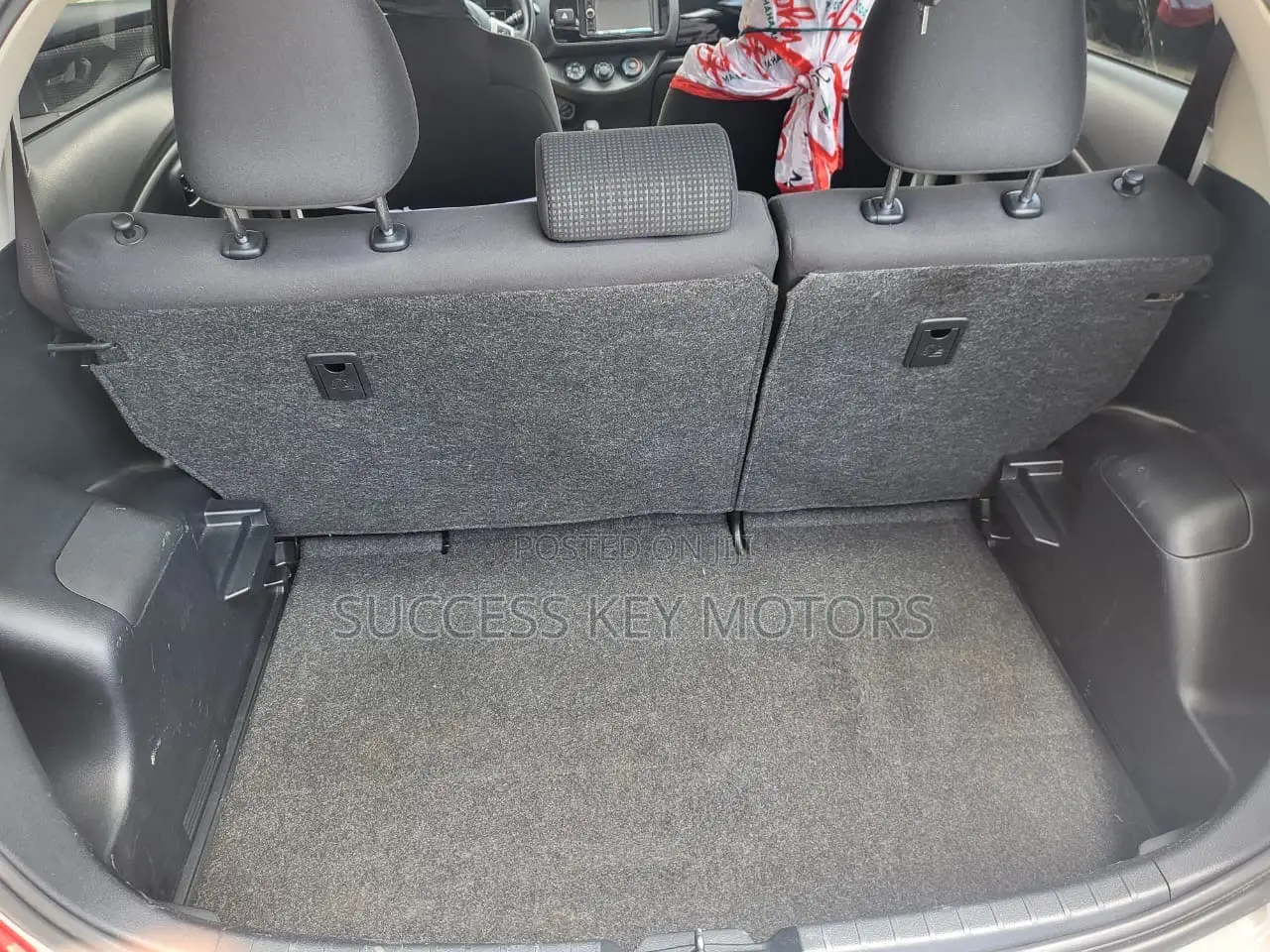 Toyota Vitz 1.3 AWD 5dr 2015 Silver