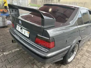 BMW 328i 1991 Gray