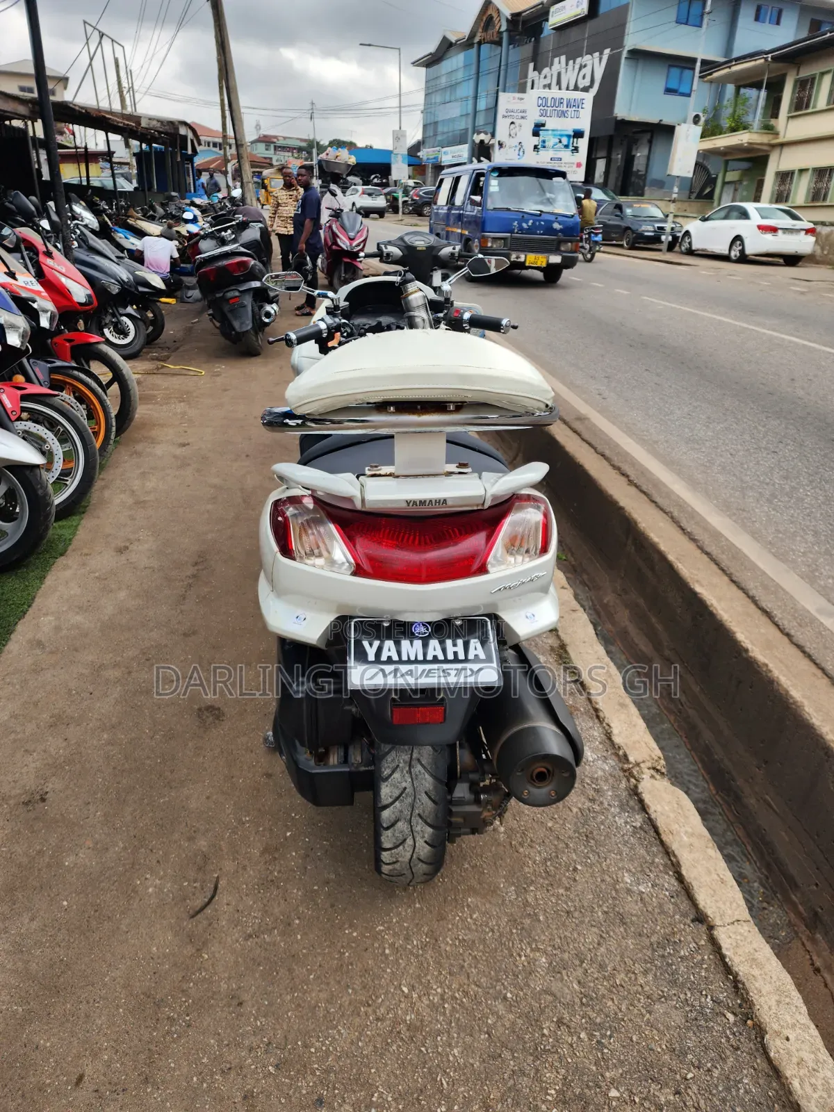 Yamaha Majesty 2010 White
