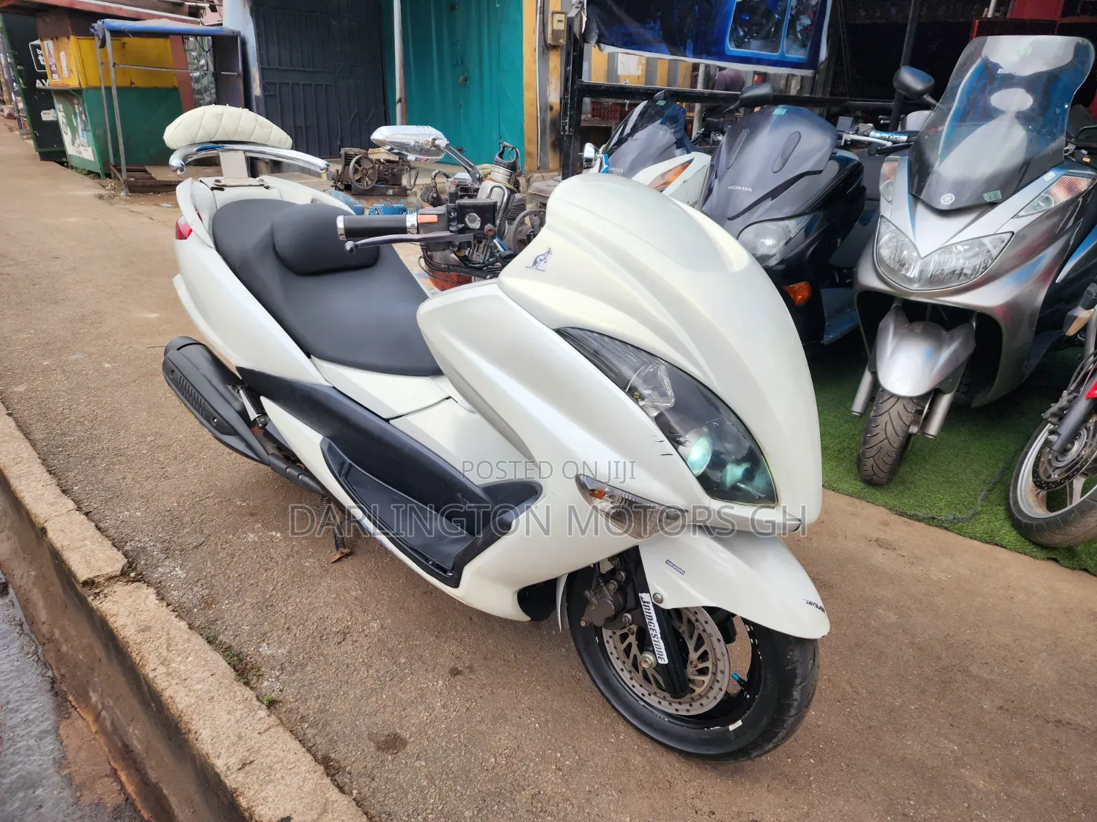 Yamaha Majesty 2010 White
