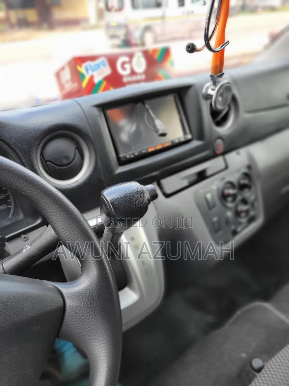 Nissan Caravan (Urvan) 2016 Silver