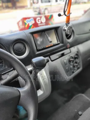 Nissan Caravan (Urvan) 2016 Silver