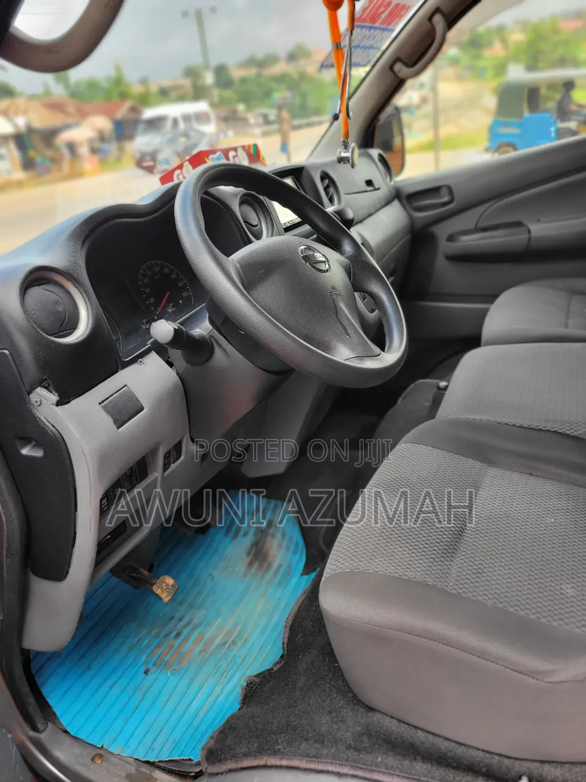 Nissan Caravan (Urvan) 2016 Silver
