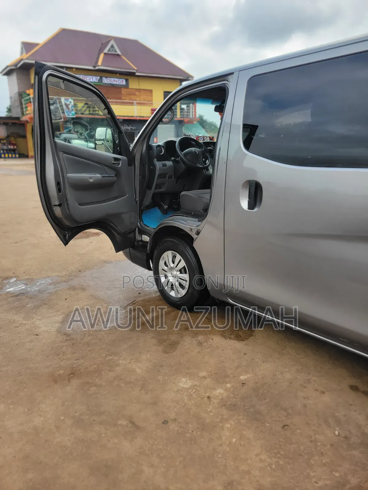 Nissan Caravan (Urvan) 2016 Silver