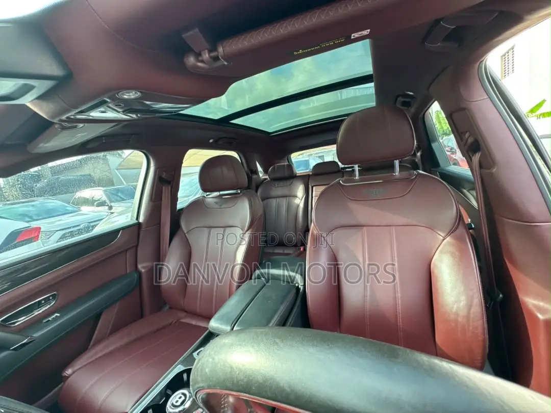 Bentley Bentayga V8 AWD 2019 Gray