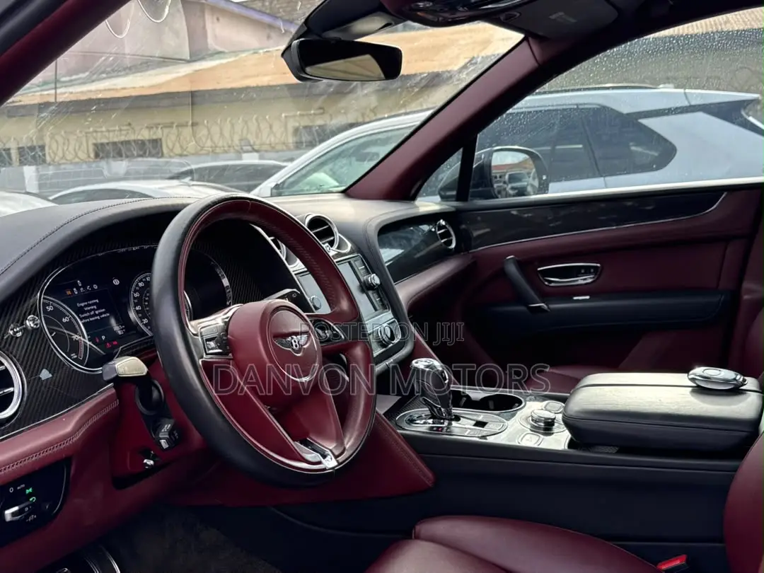 Bentley Bentayga V8 AWD 2019 Gray