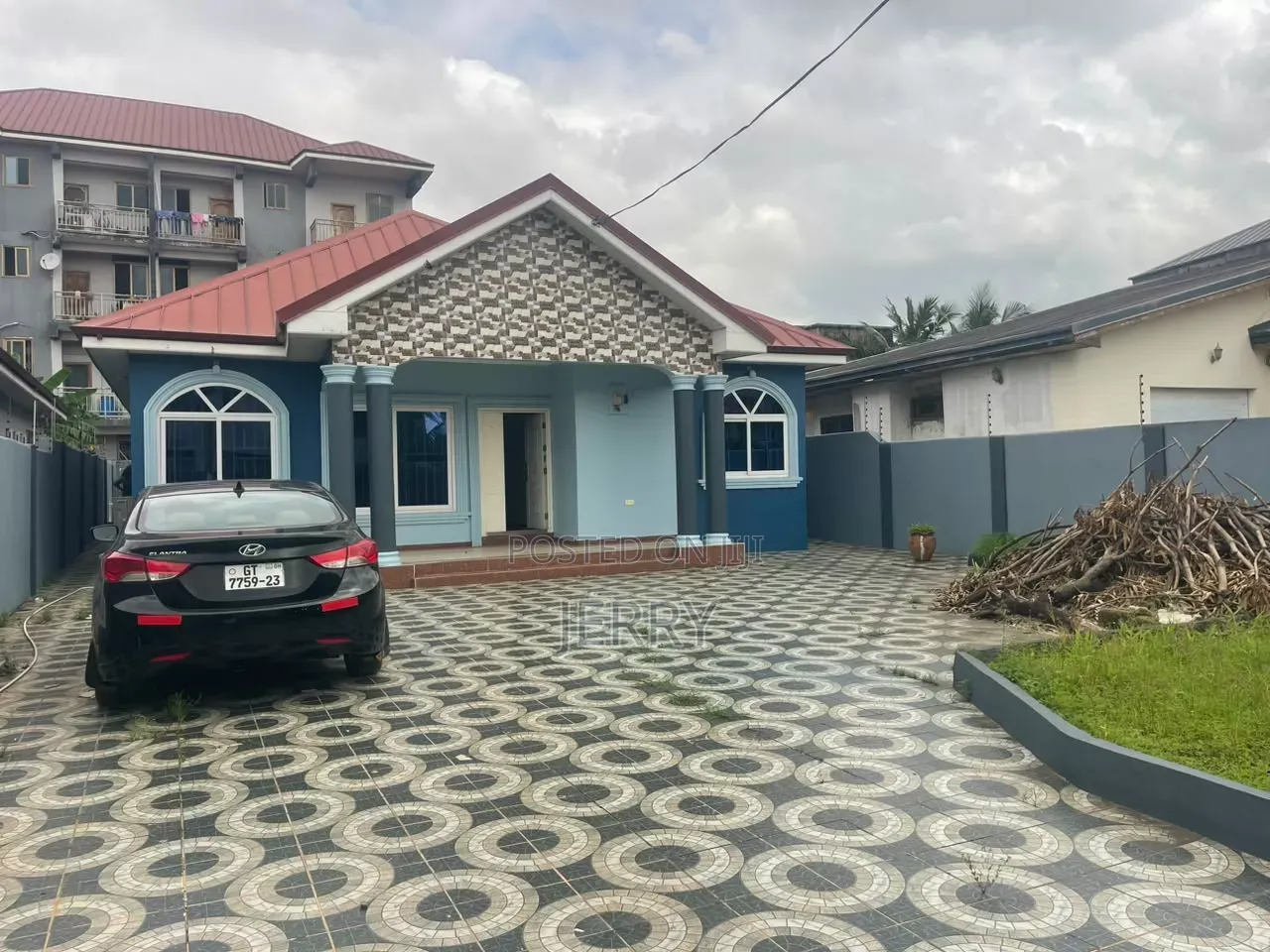 3bdrm House in Baatsona Total for rent