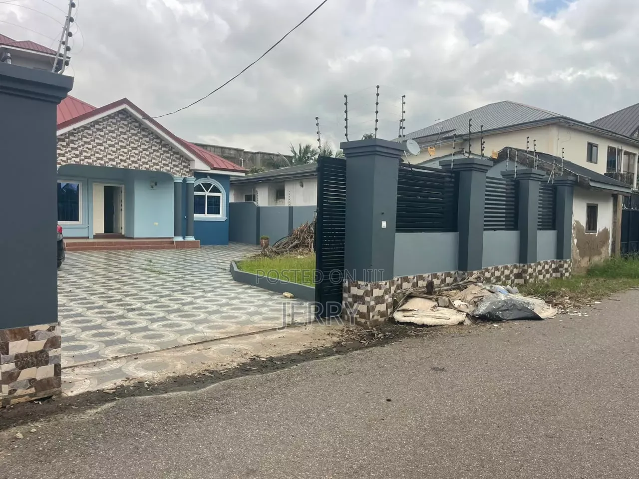 3bdrm House in Baatsona Total for rent