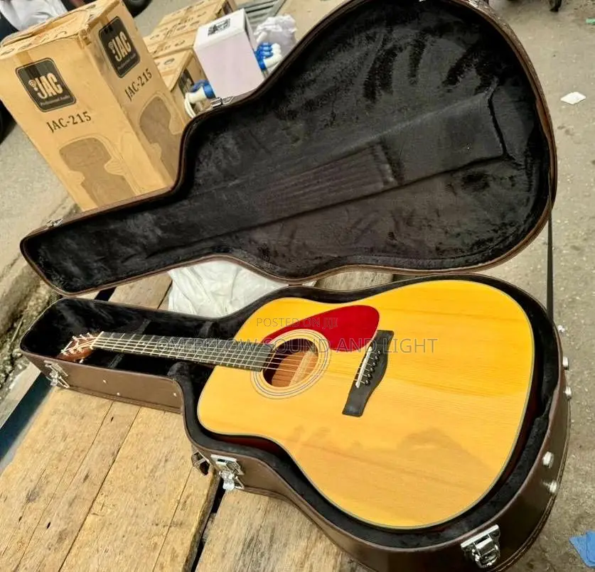 Acoustic Yamaha Guitar With Case