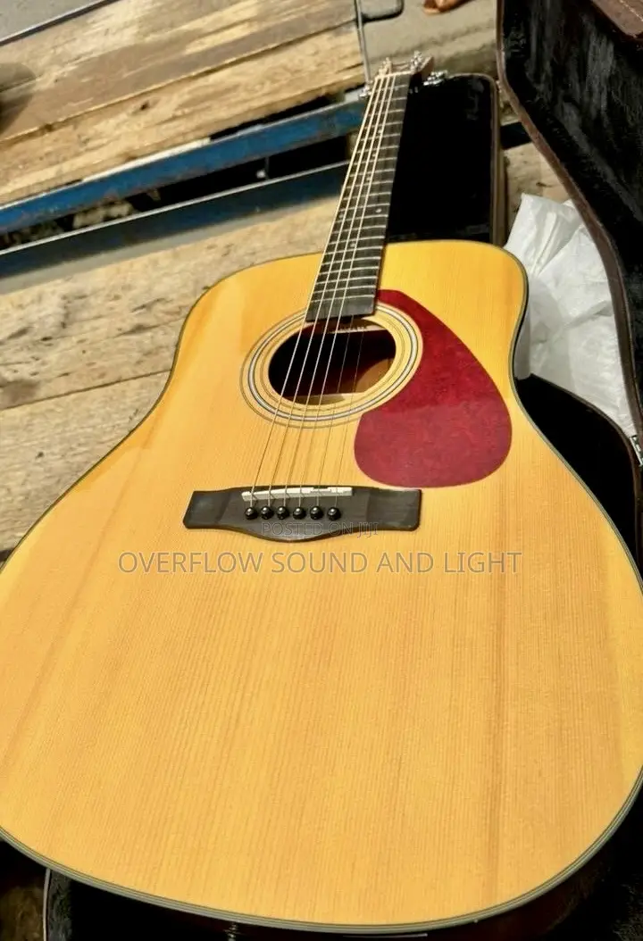 Acoustic Yamaha Guitar With Case