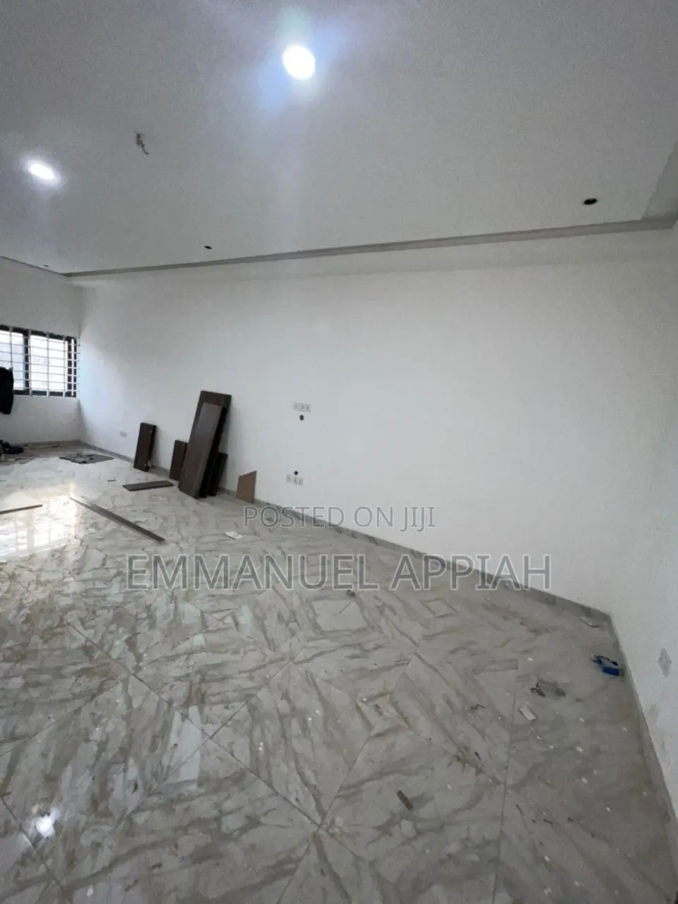 5 Stores and Apt for Sale at Ga Ablekuma Odumase
