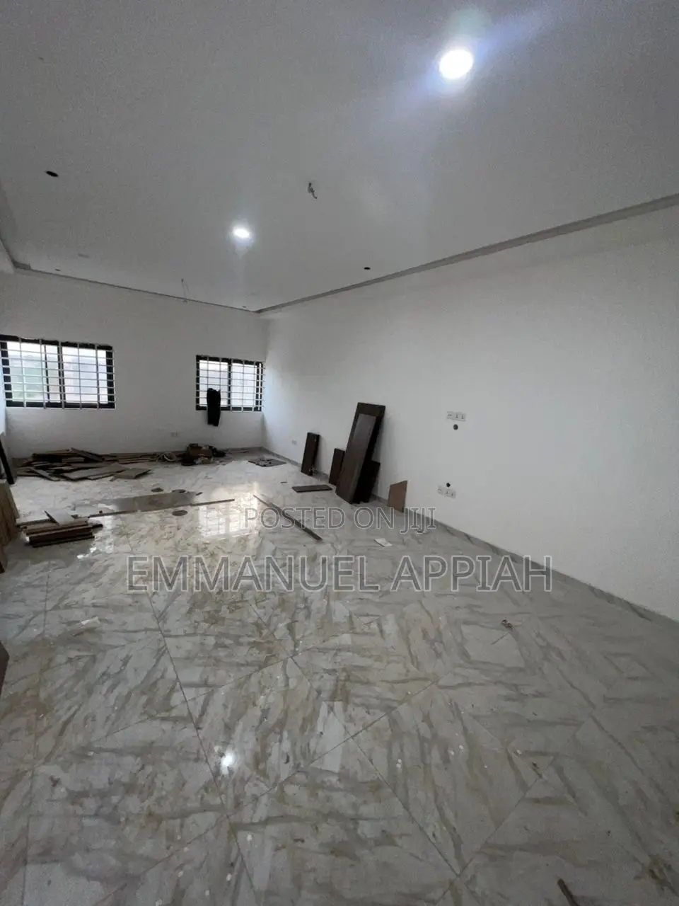 5 Stores and Apt for Sale at Ga Ablekuma Odumase