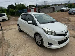 Toyota Vitz 2011 Pearl