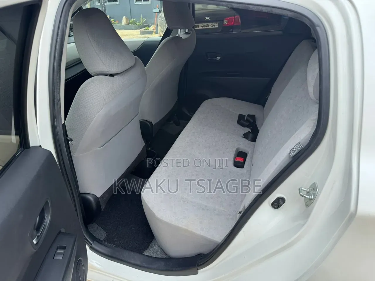 Toyota Vitz 2011 Pearl
