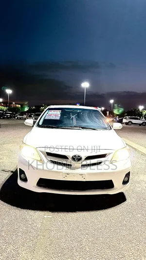 Toyota Corolla LE Special Edition 4dr Sedan (1.8L 4cyl 4A) 2013 White