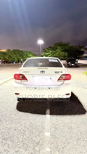 Toyota Corolla LE Special Edition 4dr Sedan (1.8L 4cyl 4A) 2013 White