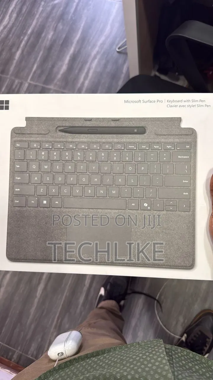 New Microsoft Surface Pro 11th Edition, a Copilot+ PC 16GB SSD 1T