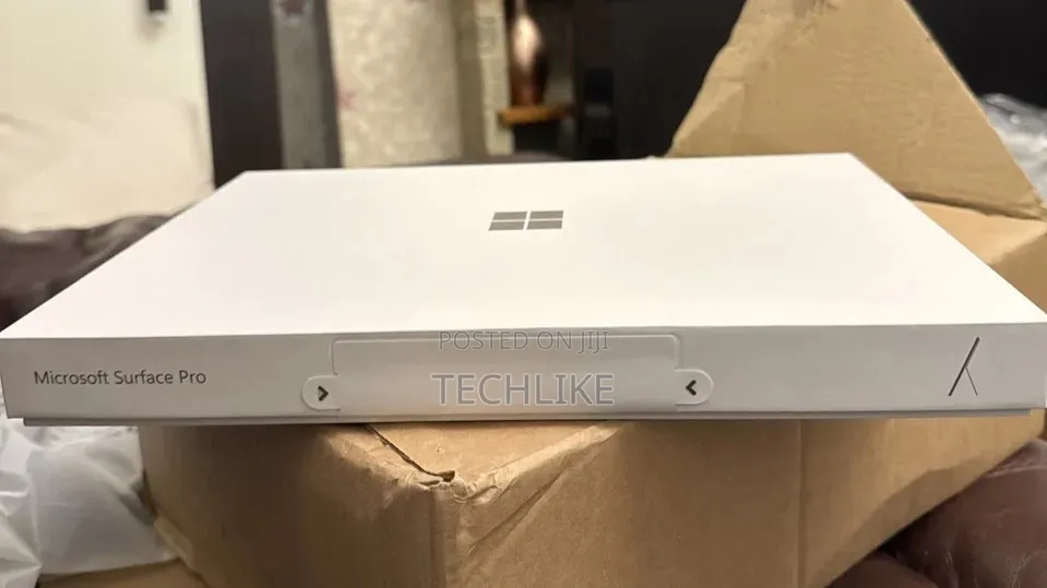 New Microsoft Surface Pro 11th Edition, a Copilot+ PC 16GB SSD 1T