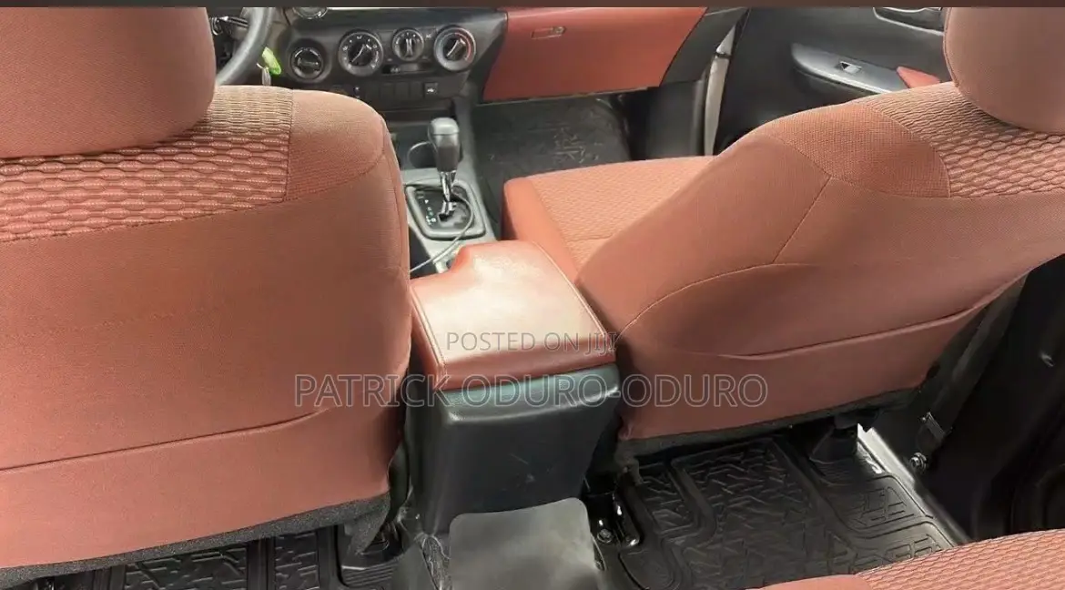 Toyota Hilux 2025 White