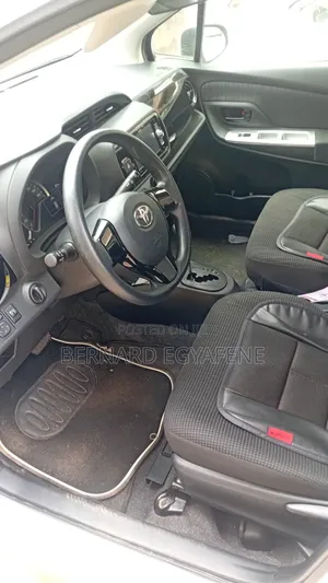 Toyota Vitz 1.5 FWD Hybrid 5dr 2017 White