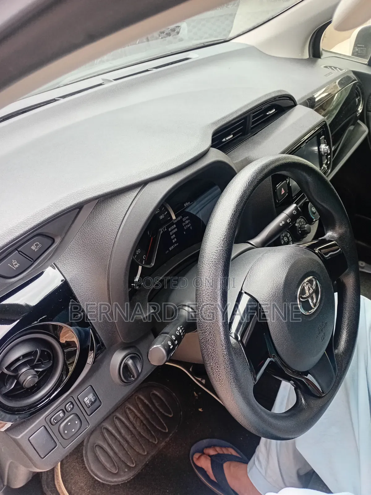 Toyota Vitz 1.5 FWD Hybrid 5dr 2017 White