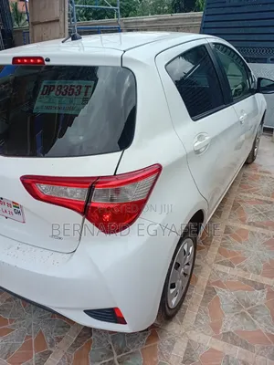 Toyota Vitz 1.5 FWD Hybrid 5dr 2017 White