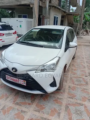 Toyota Vitz 1.5 FWD Hybrid 5dr 2017 White