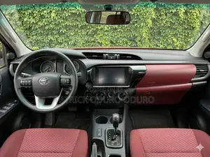 Toyota Hilux 2025 White