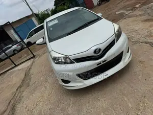 Toyota Vitz 2011 Pearl