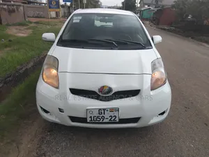 Toyota Vitz 2010 White