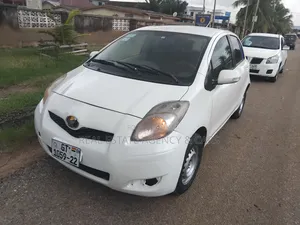 Toyota Vitz 2010 White