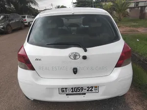 Toyota Vitz 2010 White