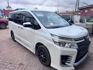 Toyota Voxy 2014 White