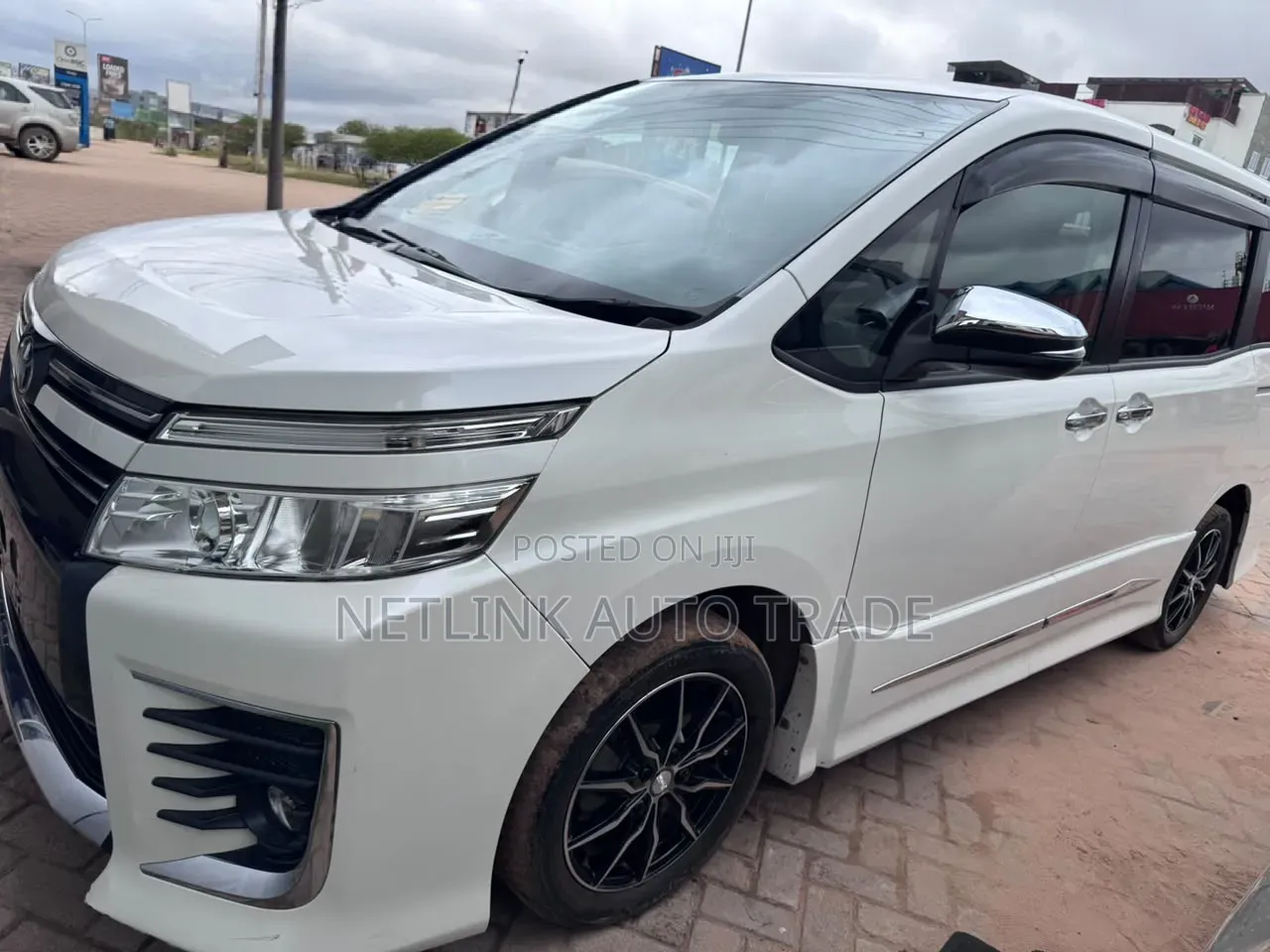 Toyota Voxy 2014 White