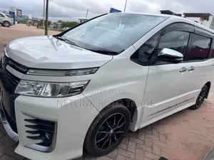 Toyota Voxy 2014 White