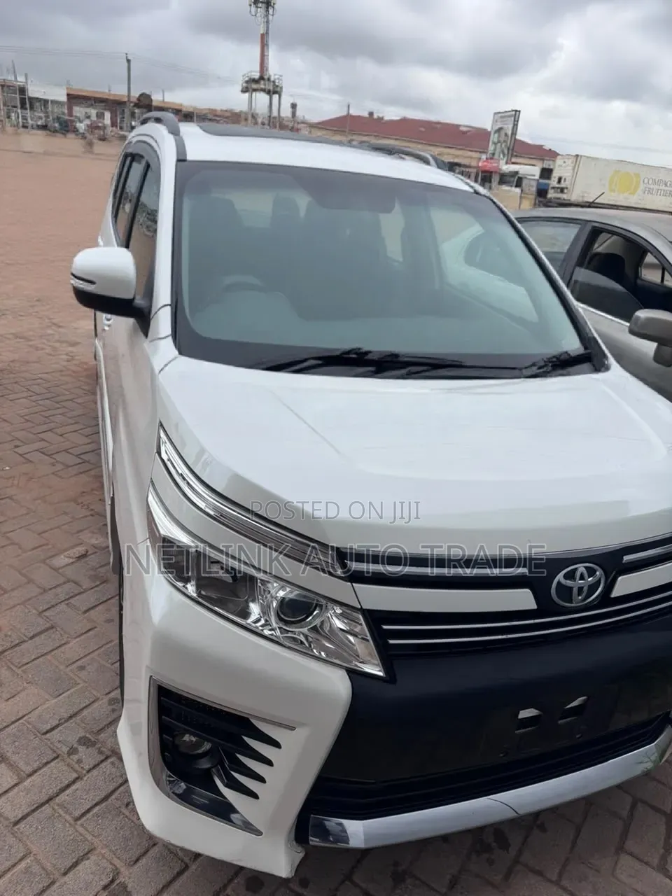 Toyota Voxy 2014 White