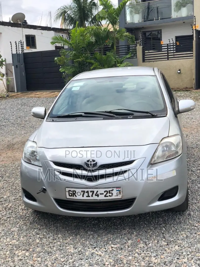 Toyota Belta 2010 Silver