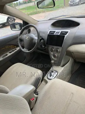 Toyota Belta 2010 Silver