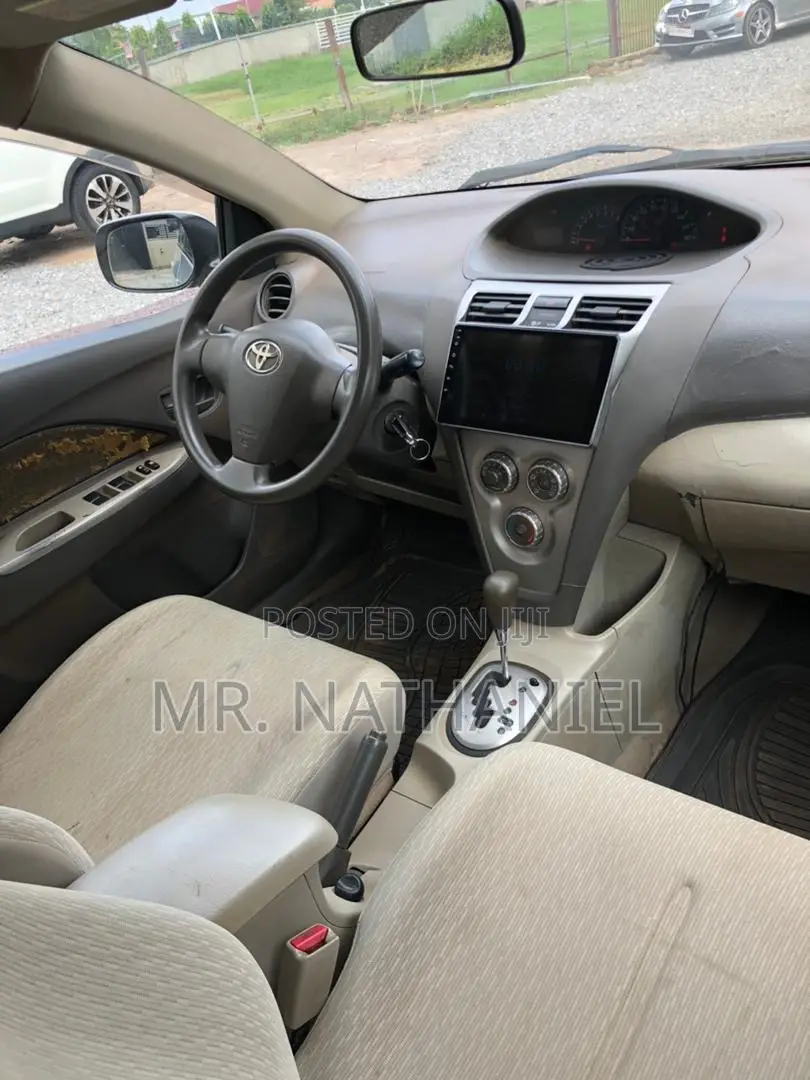 Toyota Belta 2010 Silver