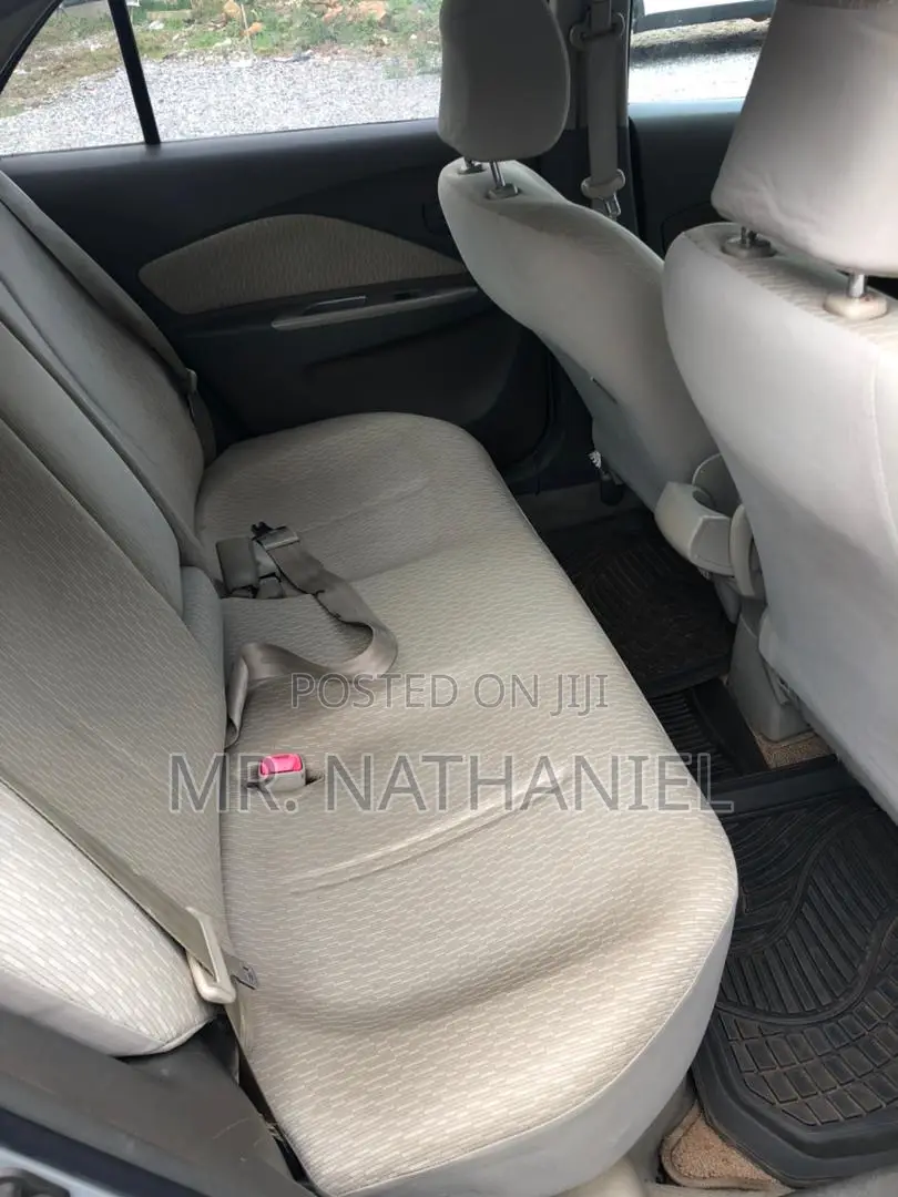 Toyota Belta 2010 Silver