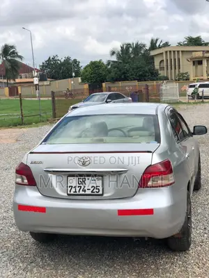 Toyota Belta 2010 Silver