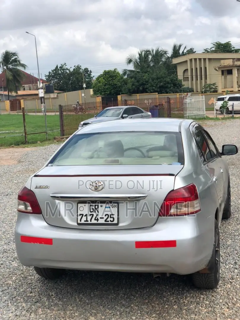 Toyota Belta 2010 Silver